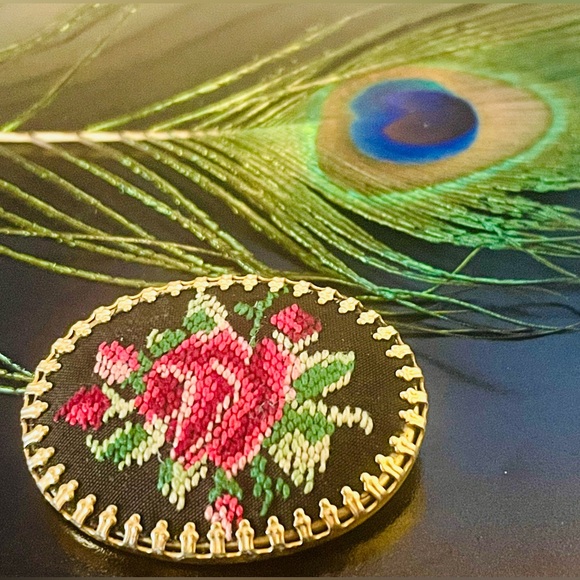 Vintage Rose Petit Embroidered Brooch - Picture 2 of 8